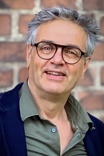 Auf dem Foto ist Herr Pfarrer Siebold zu sehen