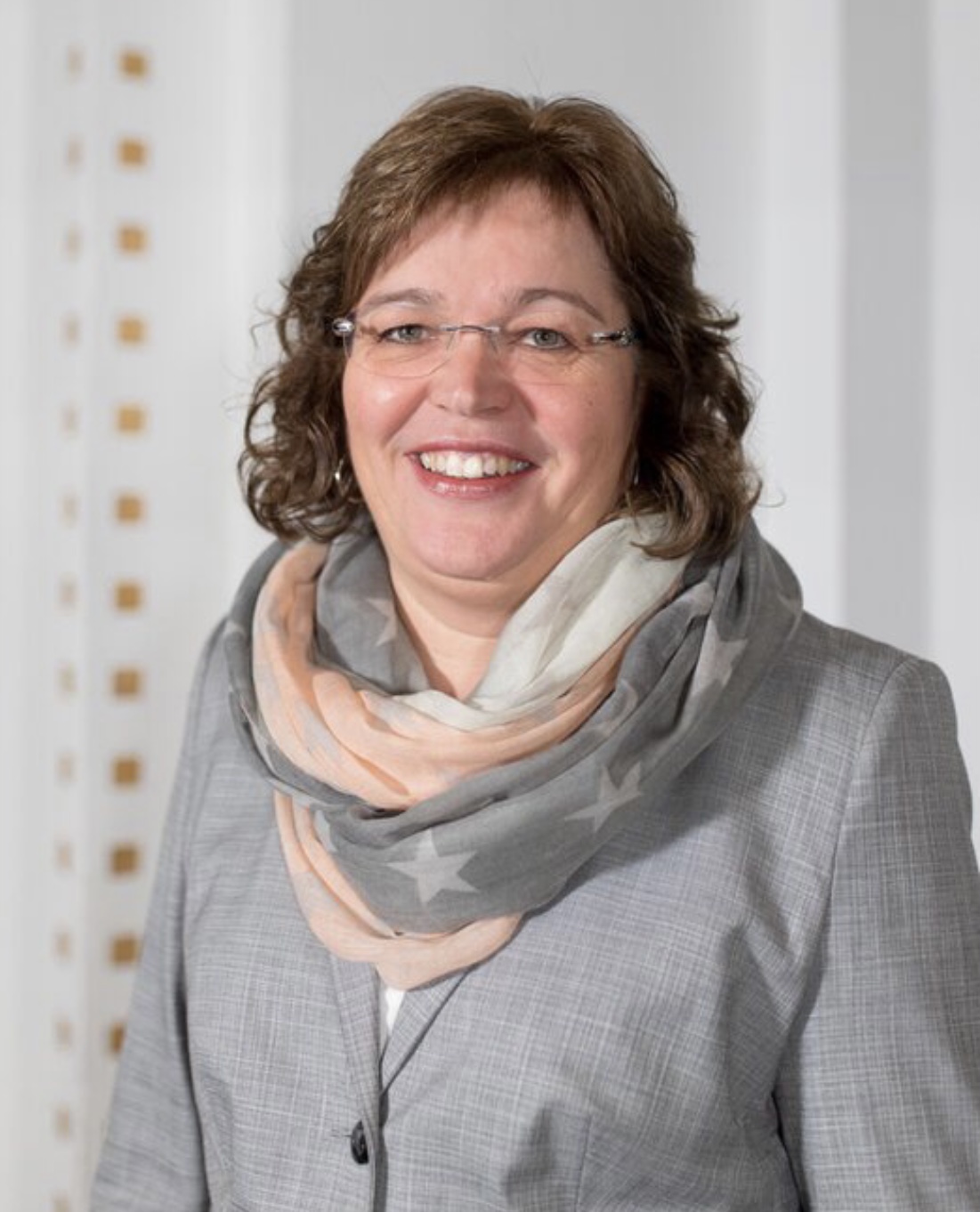 Auf dem Foto ist  Pfarrerin Kirsten Winzbeck zu sehen